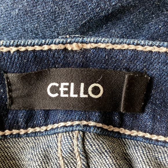 Cello Jeans Distressed Stretch size 13 women’s. - Picture 10 of 10
